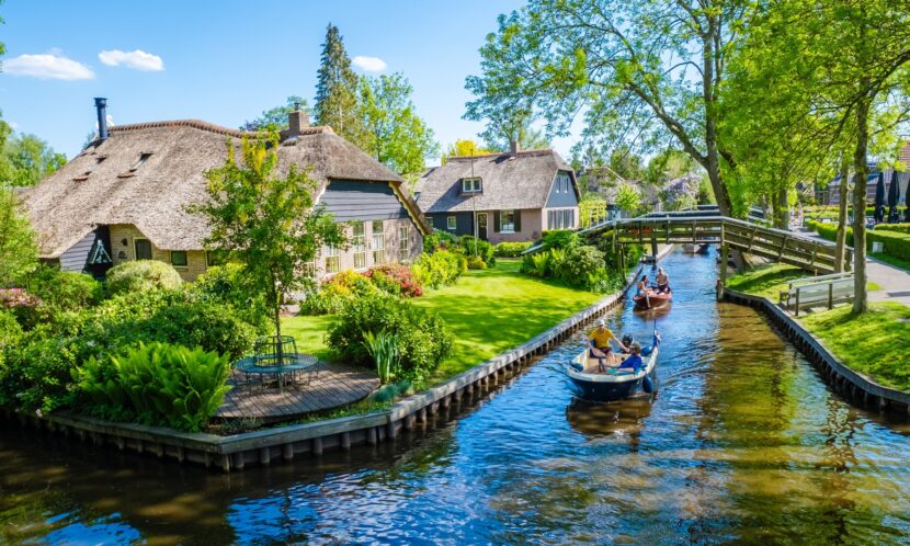 Il villaggio più surreale non è in Italia né in Francia: scopri la magia senza tempo di Giethoorn