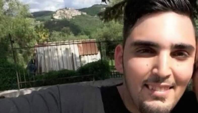 Il dramma invisibile che non si consuma né a Roma né a Milano: l’addio struggente a Fontana Liri