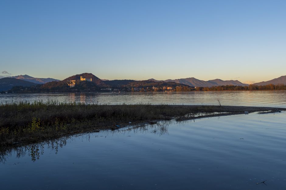 Il capolavoro di Manzoni rivive, ma non dove pensate: sul Lago di Pusiano si fa teatro della bellezza